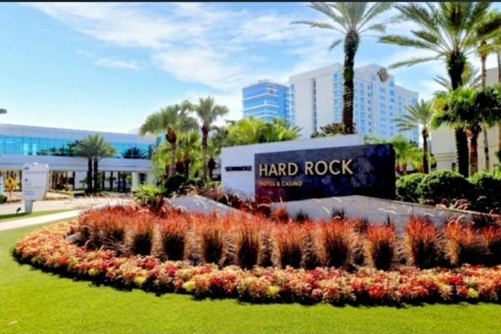Mango Stylish Suite Tampa Minutes To Hard Rock Casino מראה חיצוני תמונה